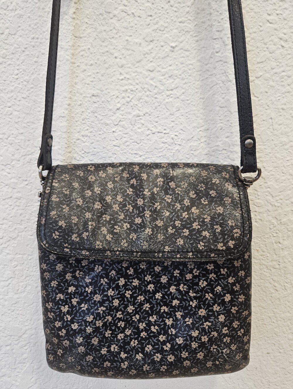 Patricia Nash "Venezia" Floral Crossbody Bag – Denim Daisies Pattern